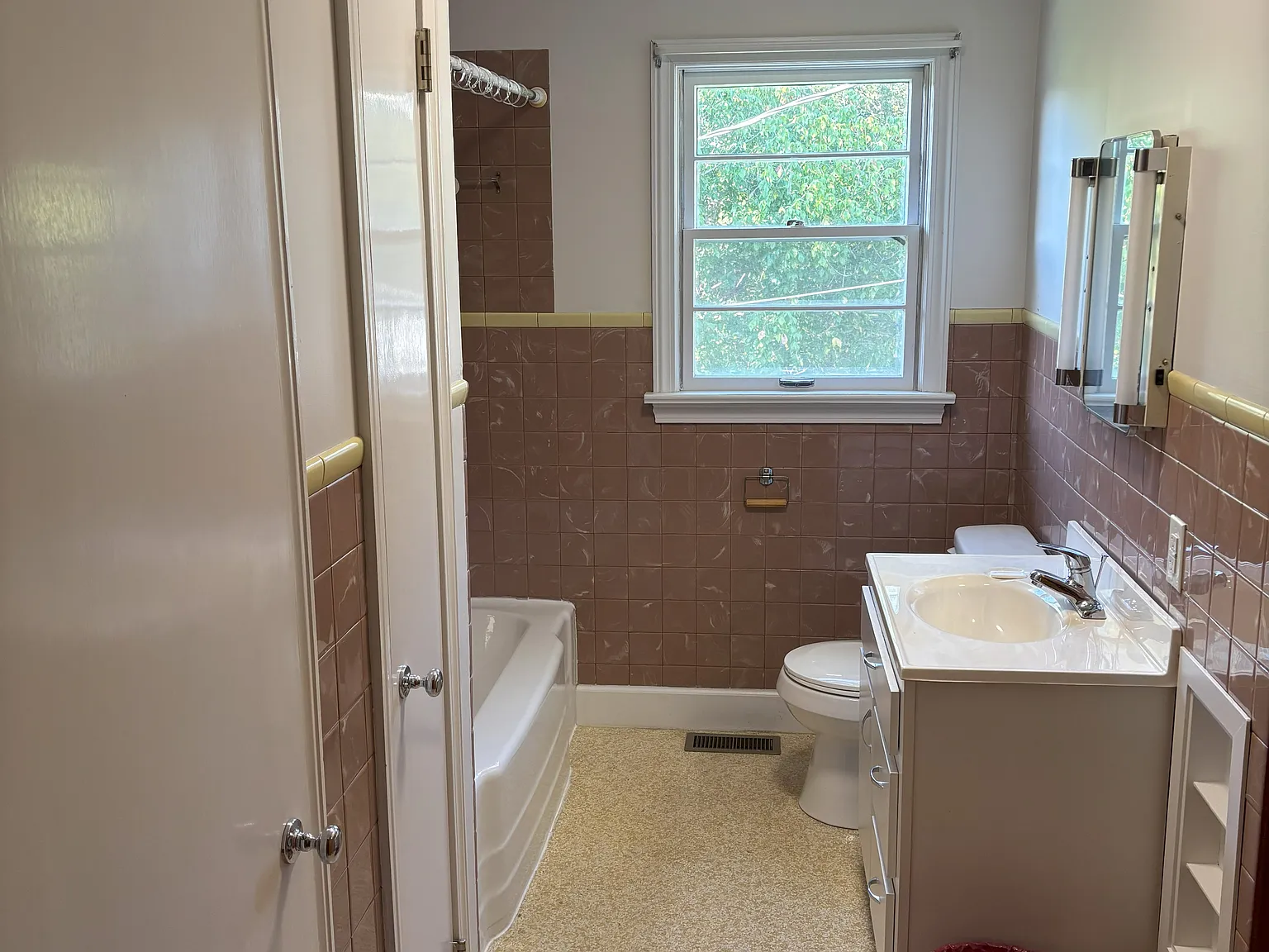 3 bed, 1204 sqft, $1,500 — Photo 2