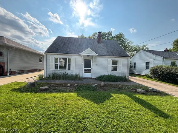 1254 Elmwood Rd, Mayfield Heights, OH 44124