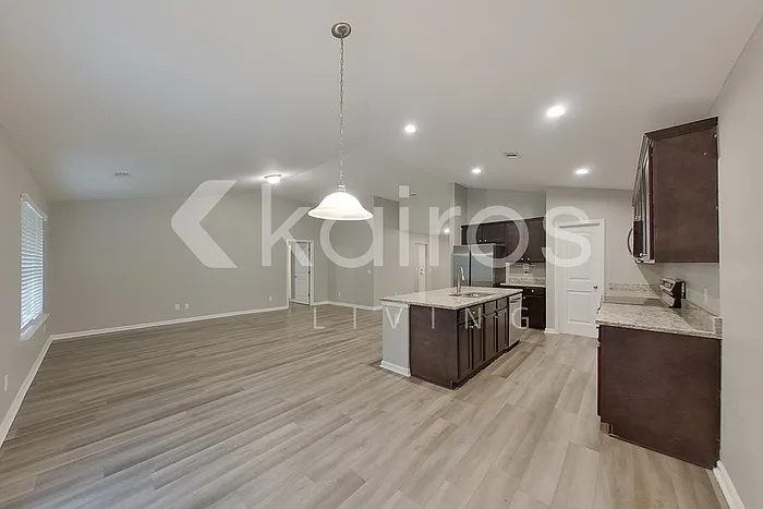 102 Bluff Rd — Photo 6