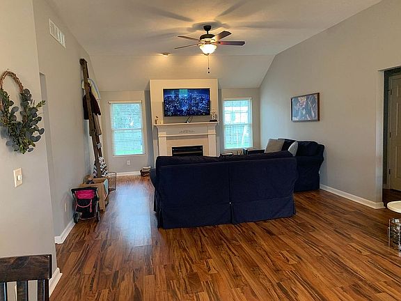 2nd image of 3841 Kennesaw Dr