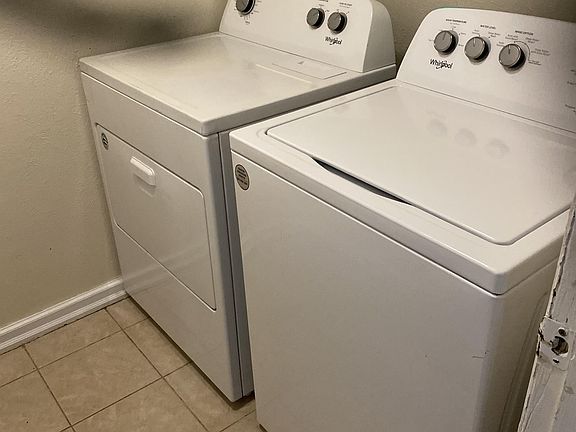 3rd image of 3932 Crayrich Cir #3932