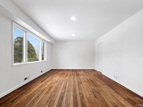 5th image of 9 Tanglewood Road