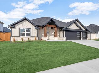 400 Bronco St, Centerton, AR 72719