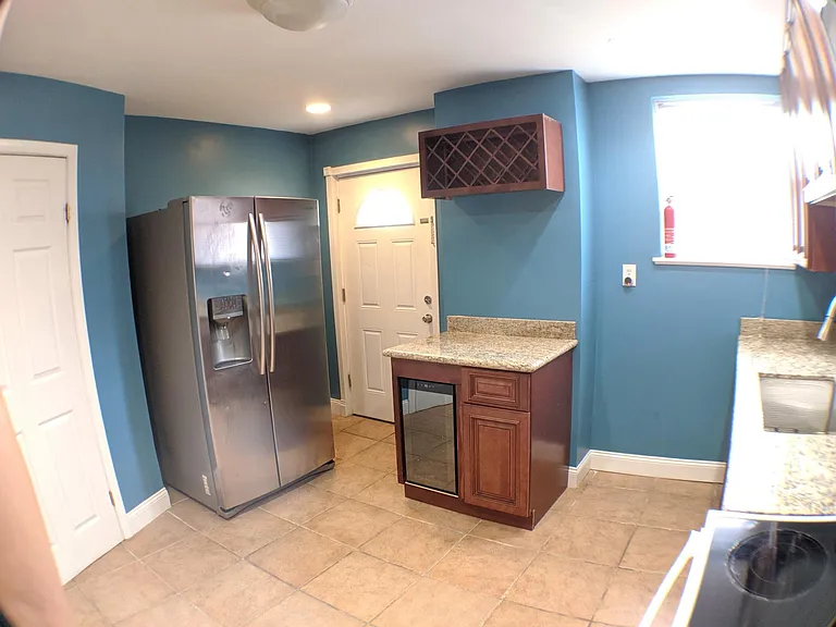 536 Gross St — Photo 2