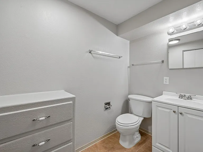 Kimberly Apartments — Photo 13