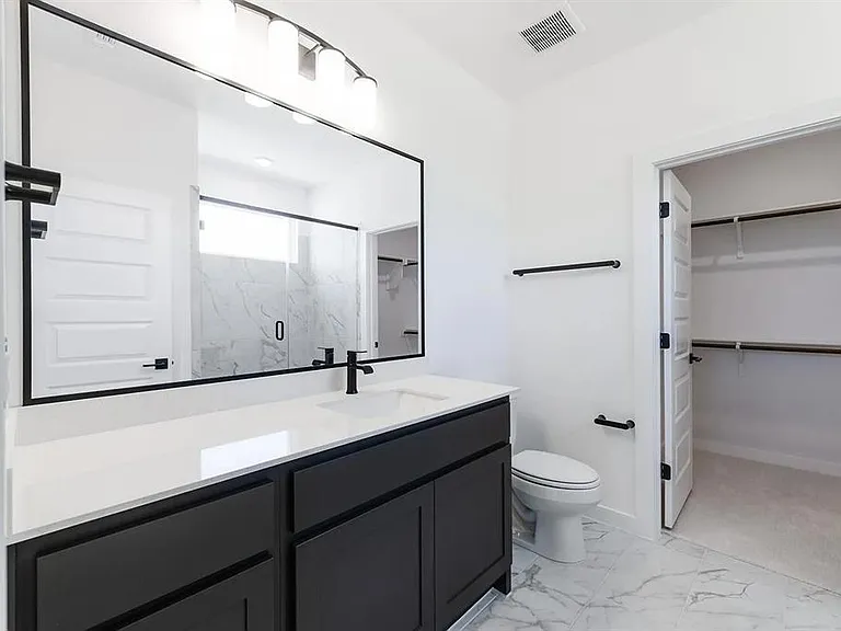 110 Pennybacker Ln — Photo 17