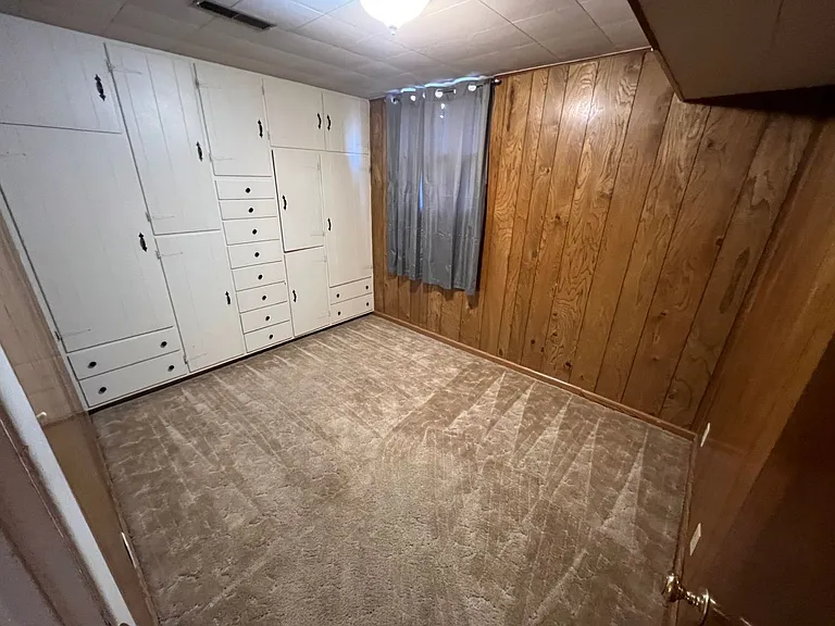 221-223 E Sunset Dr. — Photo 24