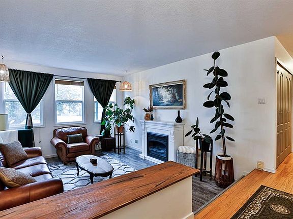 3rd image of 203 NE Ryerson Rd W