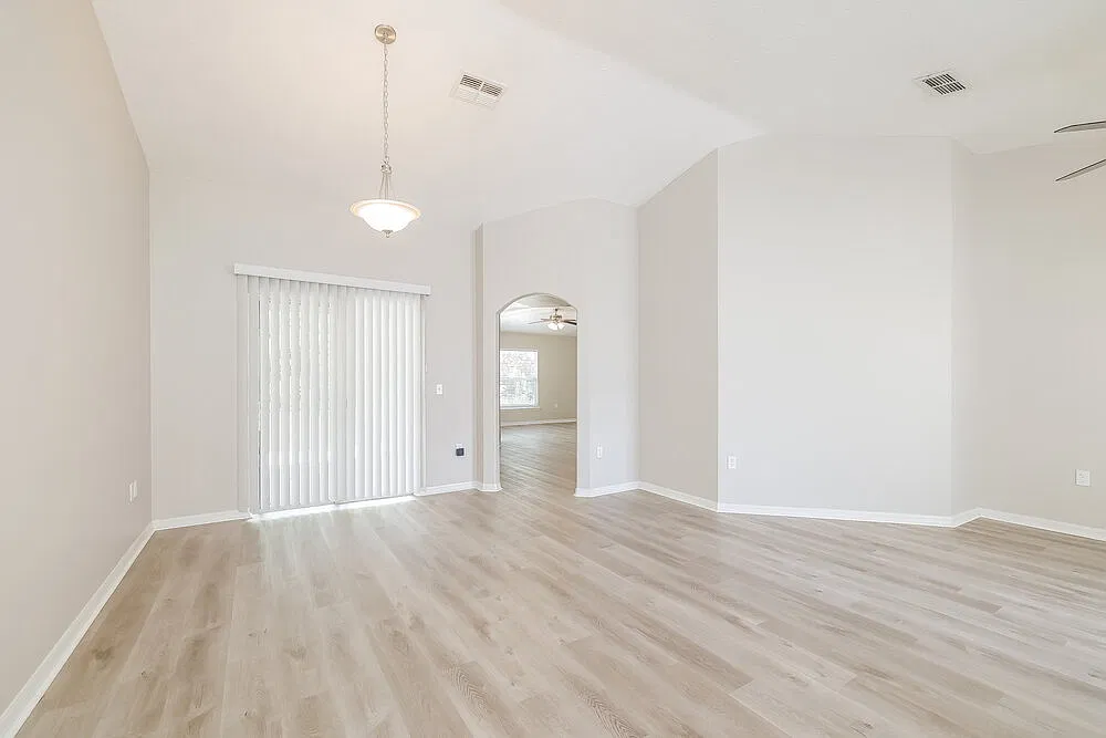 3 bed, 2.0 bath, 1640 sqft, $1,685 — Photo 3