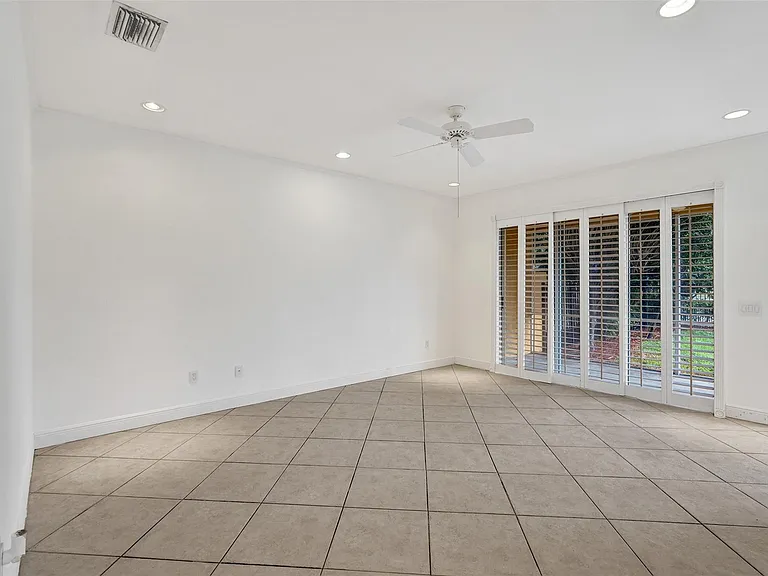 10902 Tamoron Ln — Photo 11