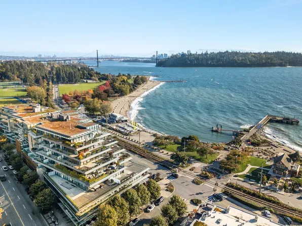 1355 Bellevue Ave #209, West Vancouver, BC V7T 0B4