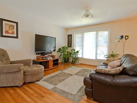 3rd image of 949 Bonniebrook Ave