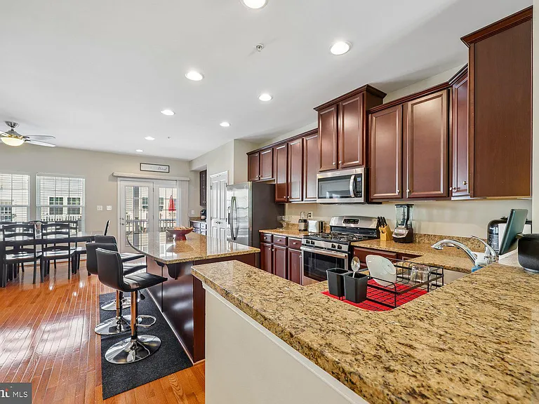 11672 Emerald Green Dr — Photo 8