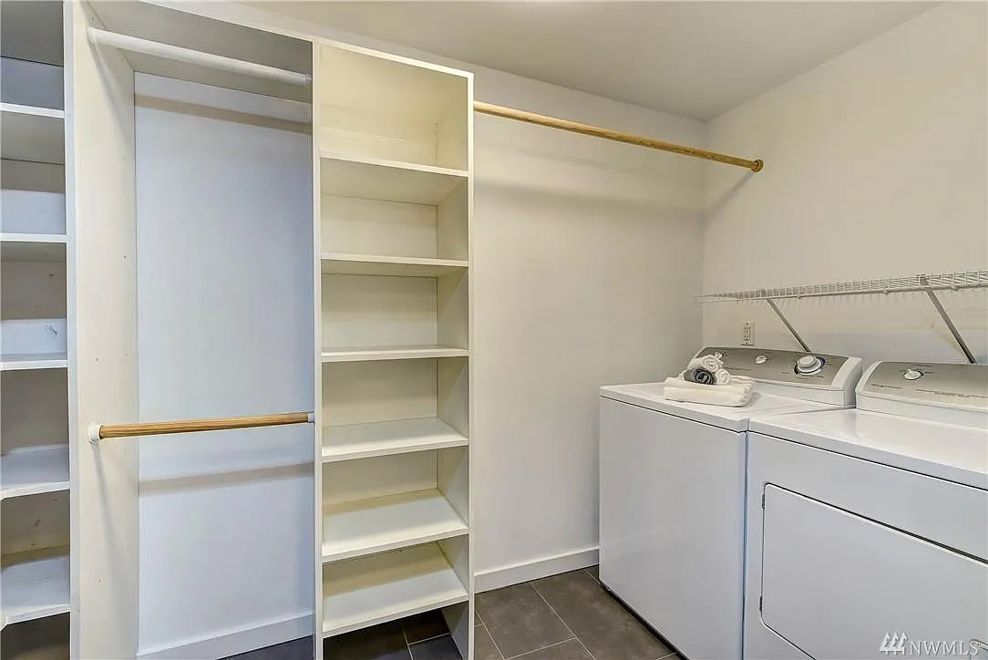 1 bed, 1.5 bath, 887 sqft, $2,050 — Photo 4