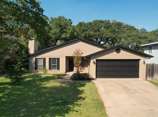 2813 Meandering Way, Bedford, TX 76021