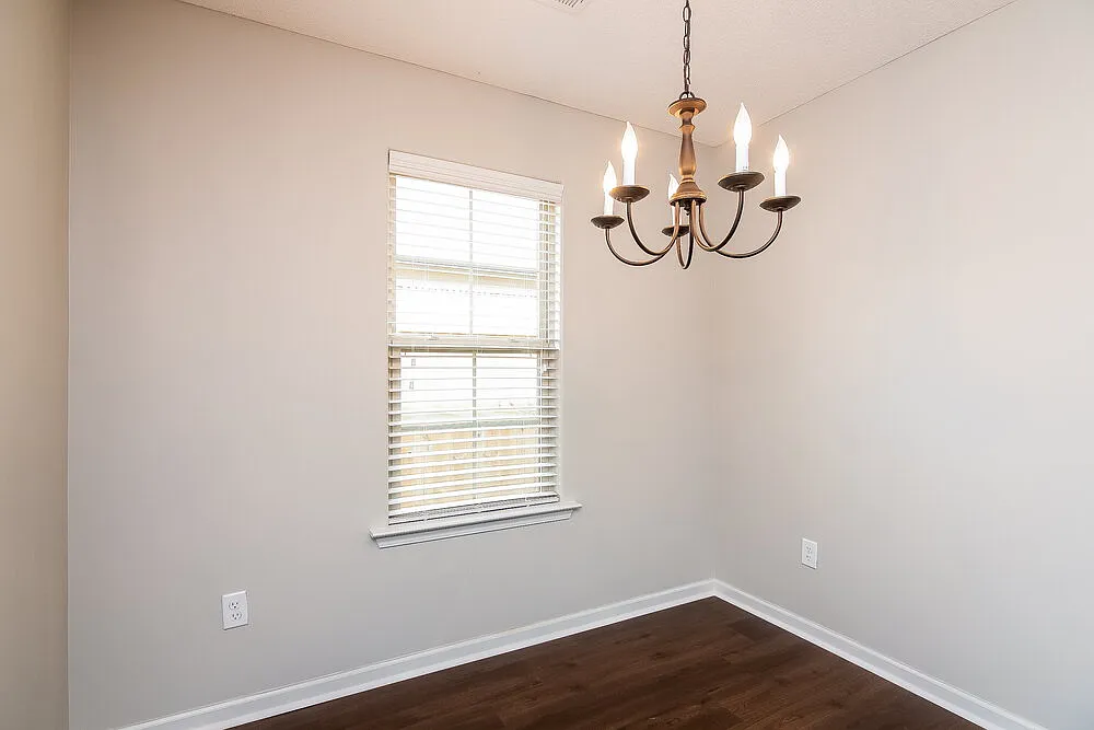 4 bed, 2.0 bath, 1700 sqft, $2,990 — Photo 4
