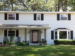 1818 Oak Leaf Dr, Green Bay, WI 54304