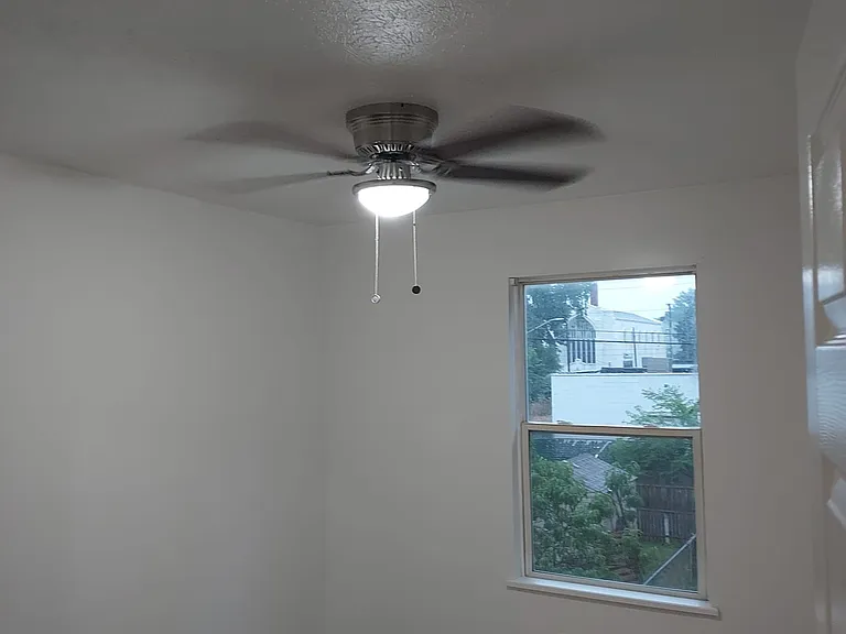 10724 Hathaway Ave — Photo 14