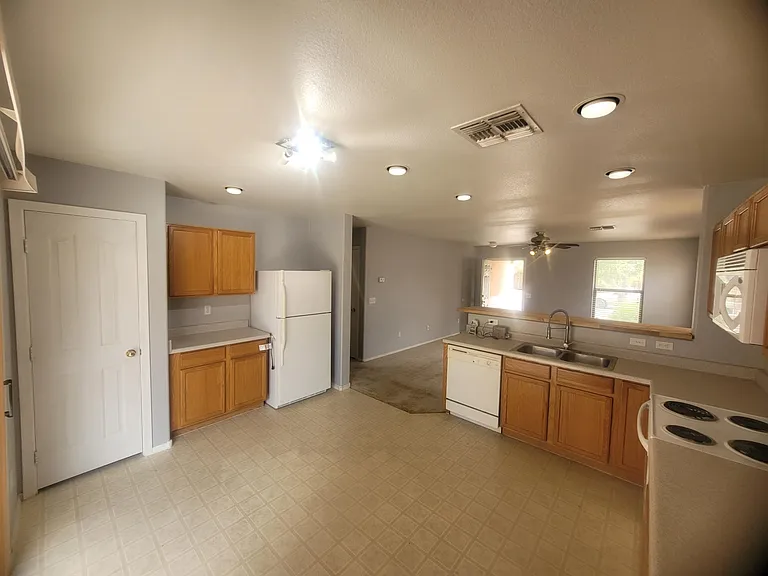 2739 W Silver Creek Ln — Photo 14