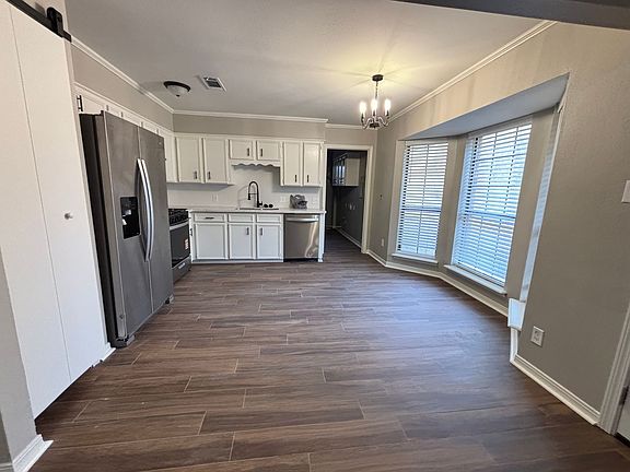 5th image of 4558 Pine Crest Dr