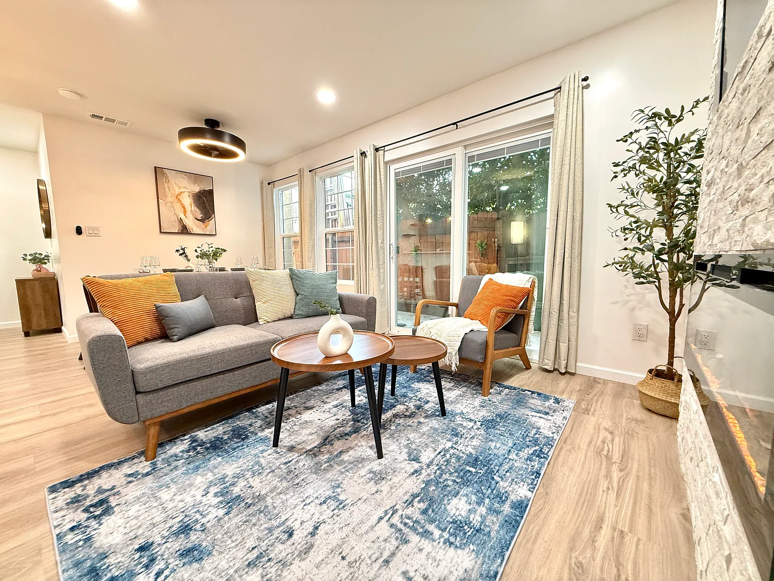 3229 S Sherbourne Dr — Photo 1