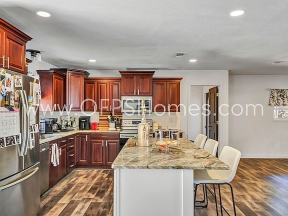 4th image of 5 Dogwood Dr