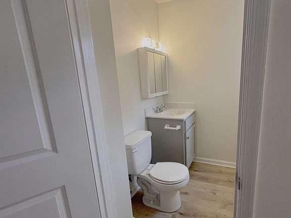 3rd image of 3607 Luckylee Cres