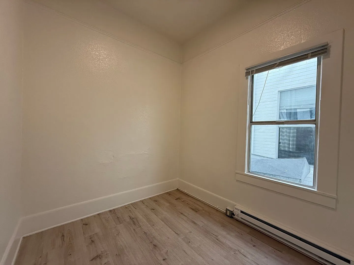 One Month Free!! Centrally Located, Renovated SRO near Financial District & Chinatown! — Photo 2
