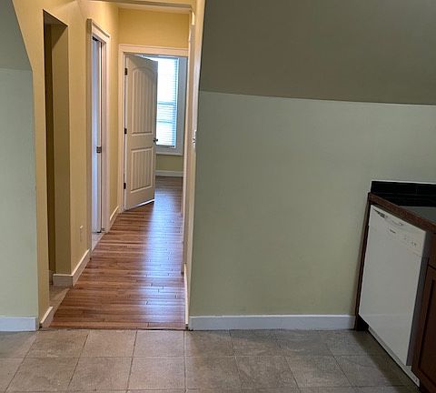 5th image of 337 N 11th St