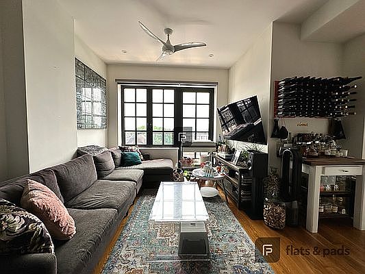 3rd image of 730 Franklin Ave