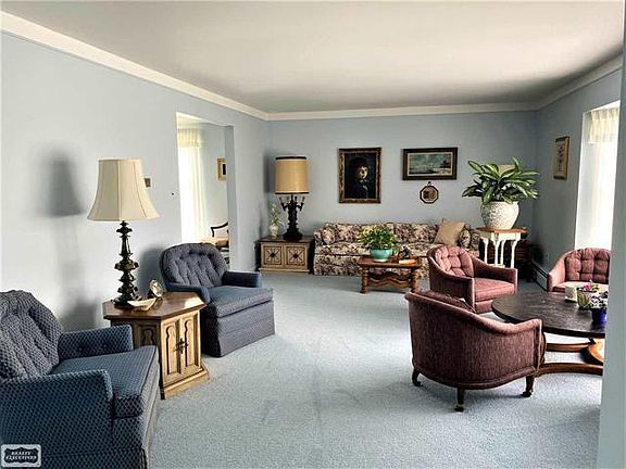 4th image of 656 Wellington Crescent Blvd