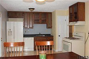 4th image of 10 Marjorie Dr
