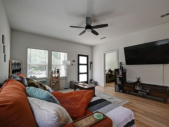 5th image of 2823 Farragut St