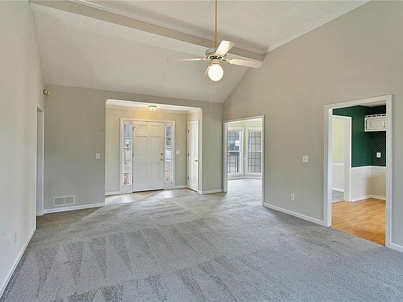 5th image of 250 Christian Woods Dr
