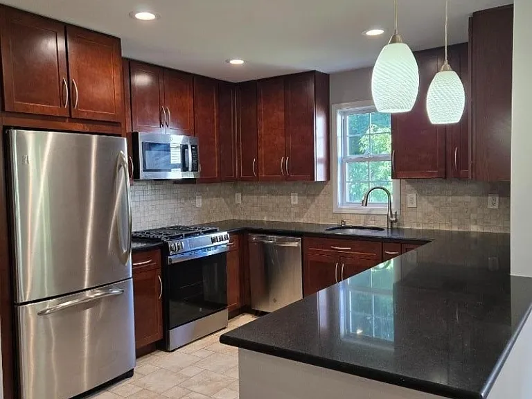 313 Winthrop Dr — Photo 7