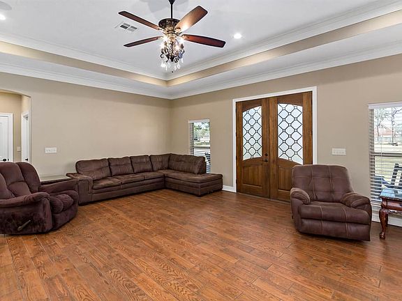 3rd image of 112 Glenross Dr