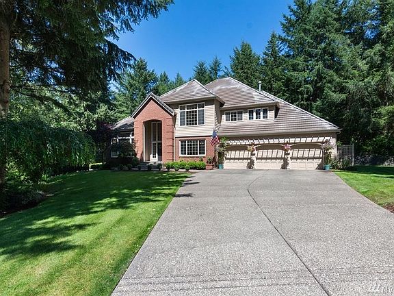 2nd image of 703 33rd Ave NW
