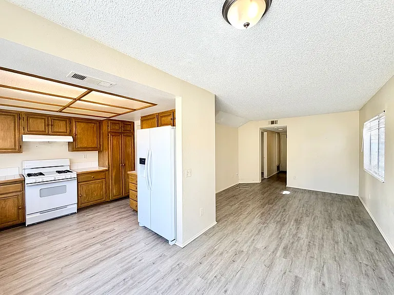 541 Ocean Ave — Photo 10