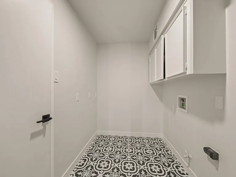 3010 Manila Ln — Photo 19