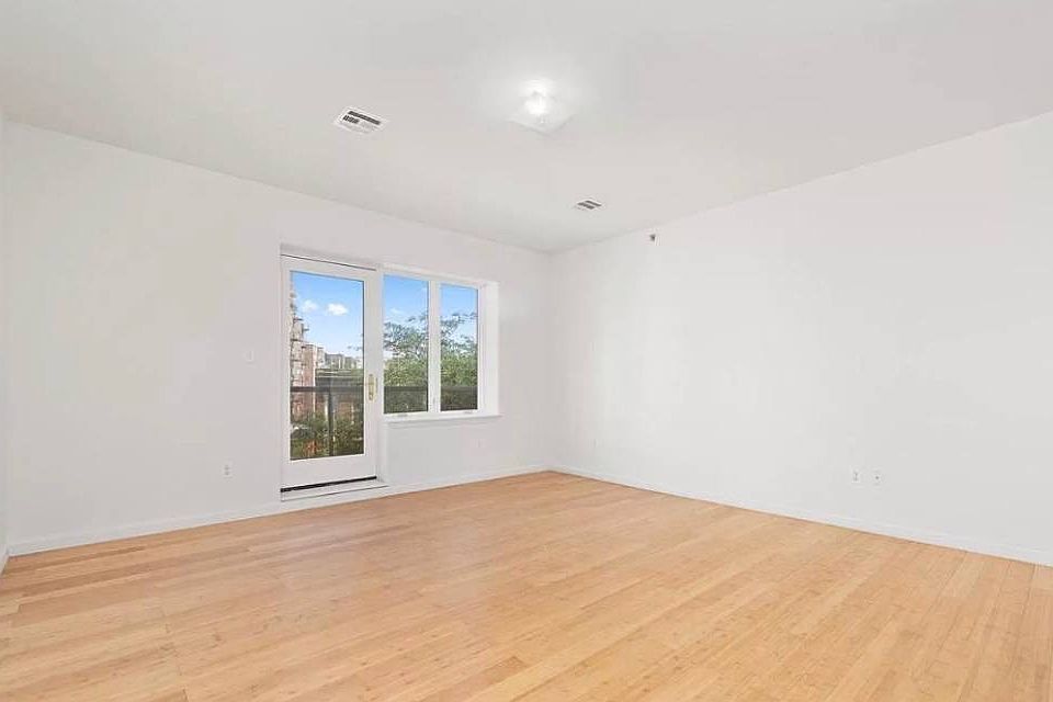1st image of 380 Neptune Ave #3