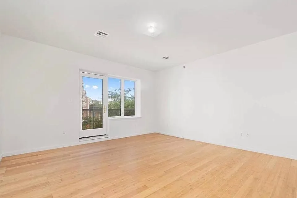 380 Neptune Ave #3