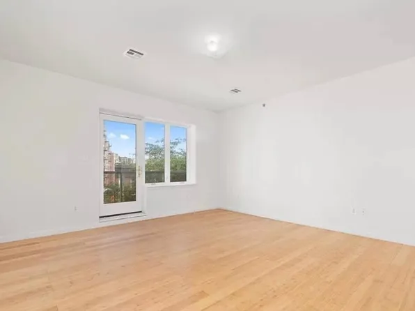 380 Neptune Ave #3, Brooklyn, NY 11235