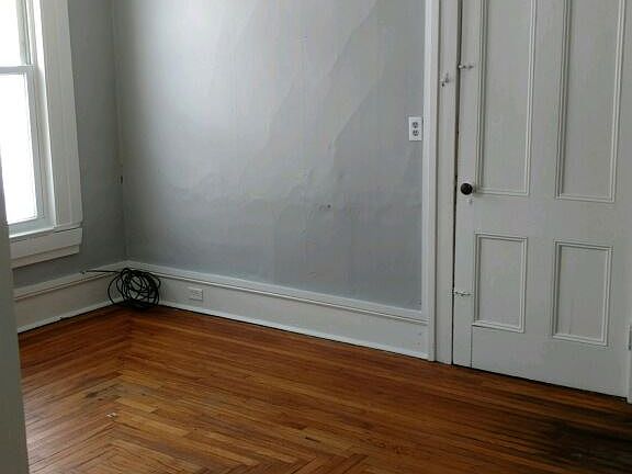 309 E 8th street upper 3