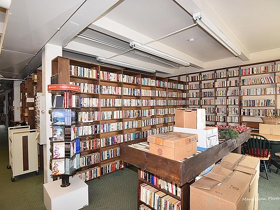 4th image of 139 N Washington St #123