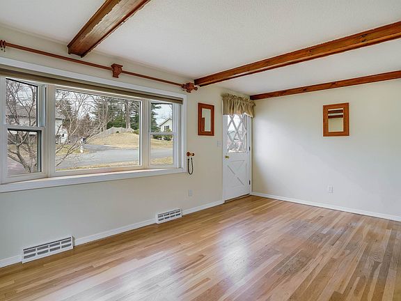3rd image of 28 Pittsburgh Drive