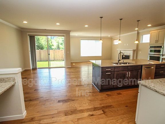 4th image of 723 197th Ave SE
