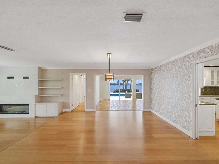 2204 Notre Dame Dr — Photo 14