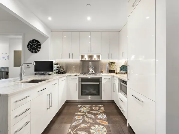 50 Riverside Boulevard image 2 of 26