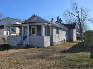 30 Park St, Blue Point, NY 11715