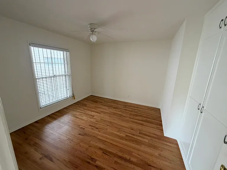 130 1/2 S Wetherly Dr #130-1/2 — Photo 2